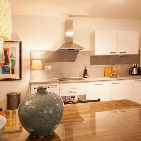348 Suites Short Apartment