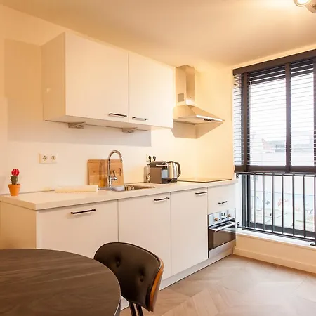 Apartment 348 Suites Short *